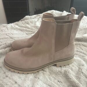 Crown Vintage Off-White booties